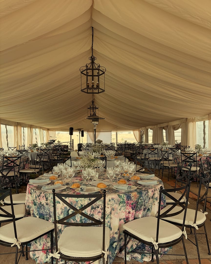 Bodas de otoño 🍂 en Campo Enmedio. Un entorno en plena naturaleza.
@cateringelsenescal @campoenmedio #bodasenfincas #noviasdiferentes